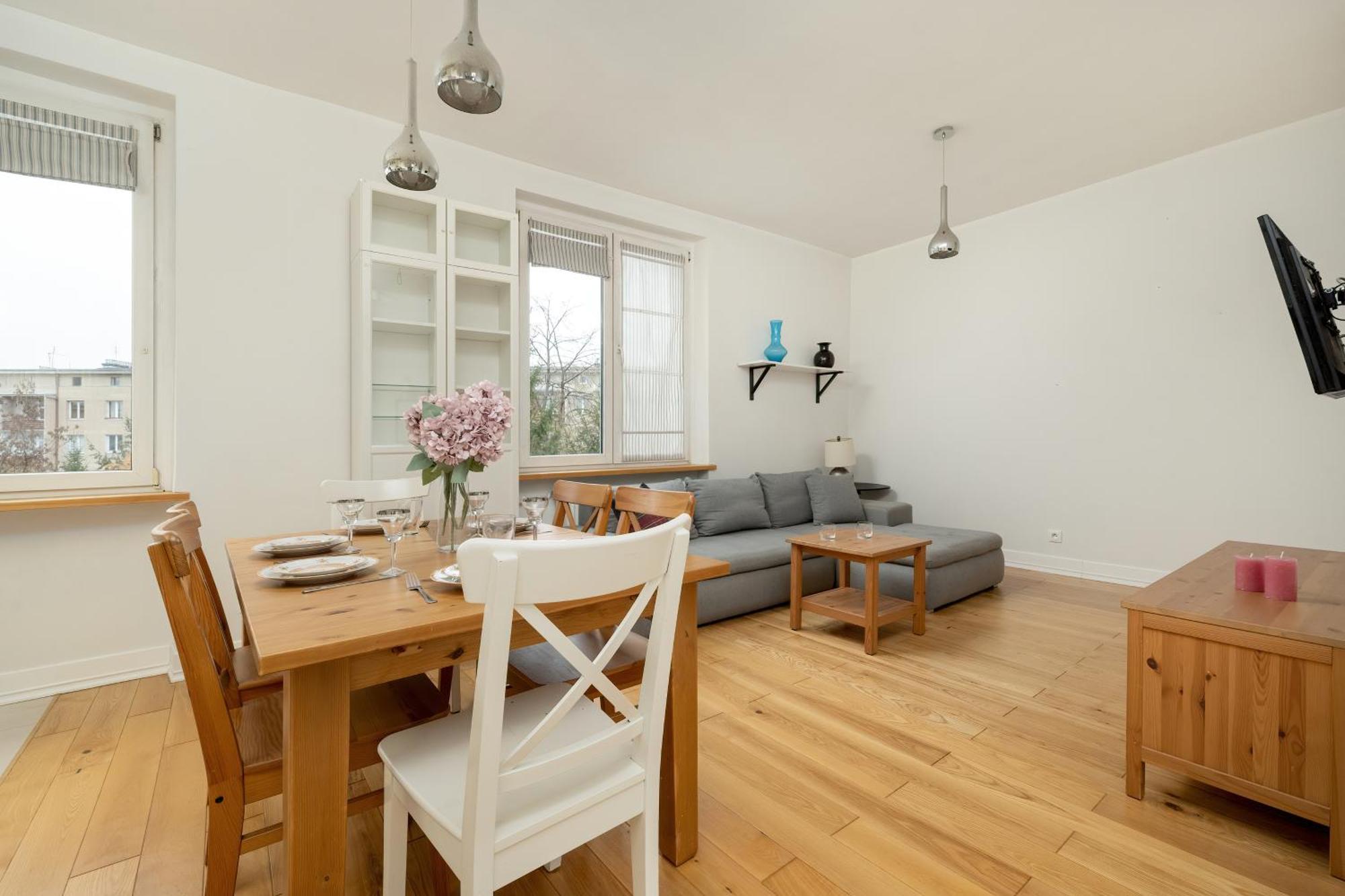 Pawlowa Stylish With Balcony & Office By Renters